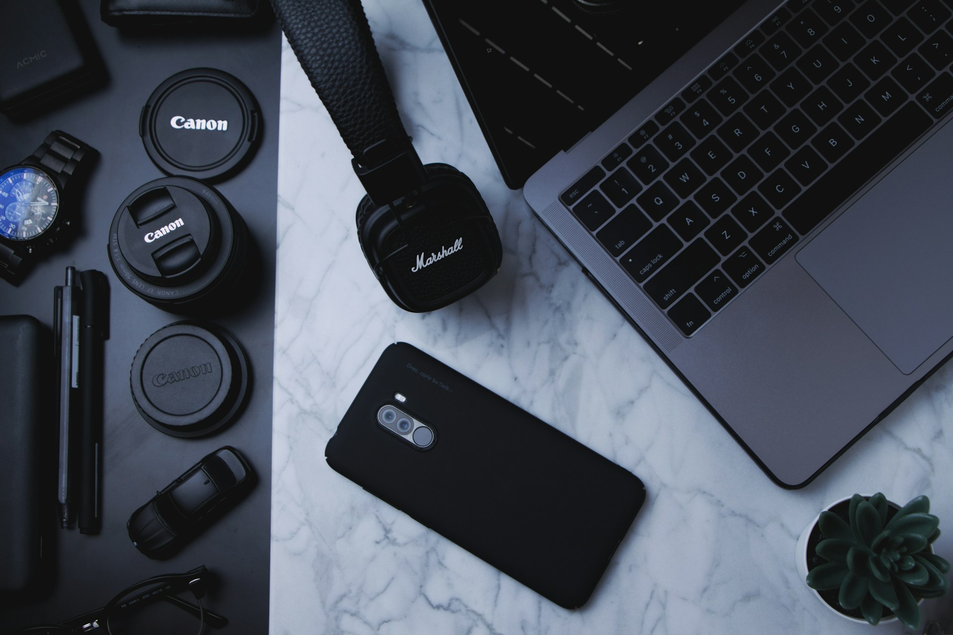 kelvin-lutan-h-DdkSayfgw-unsplash
